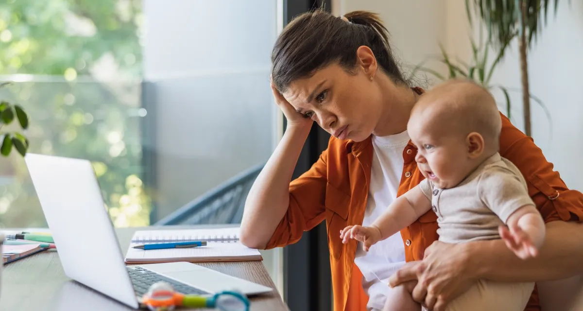 É possível requerer salário maternidade para mães desempregadas?